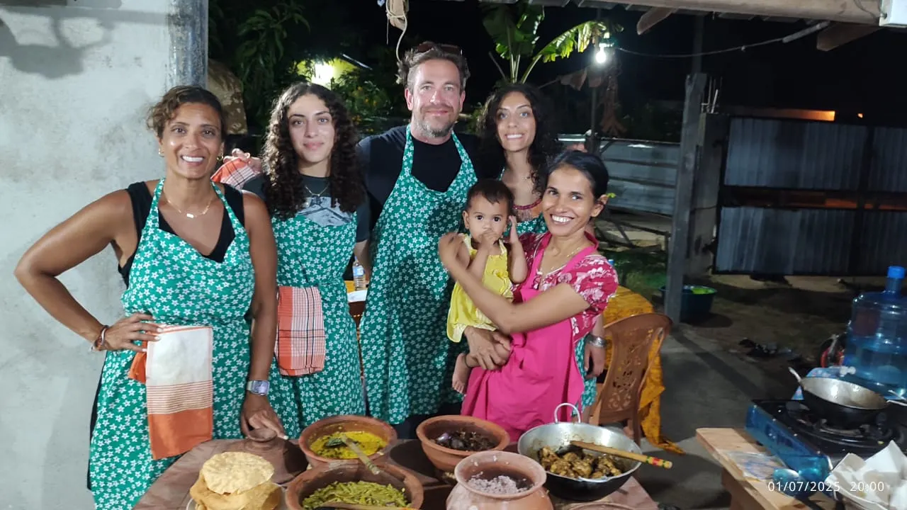 Group of guests with Nimali and the traditional Sri Lankan feast they cooked together