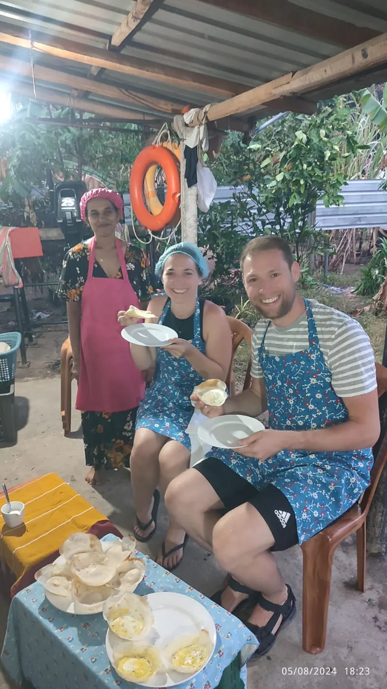 Happy guests showing the egg hoppers they cooked at the Sri Lankan cooking class